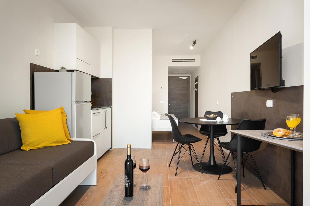 Studio Apartment Balcony,1465799129:JPEG