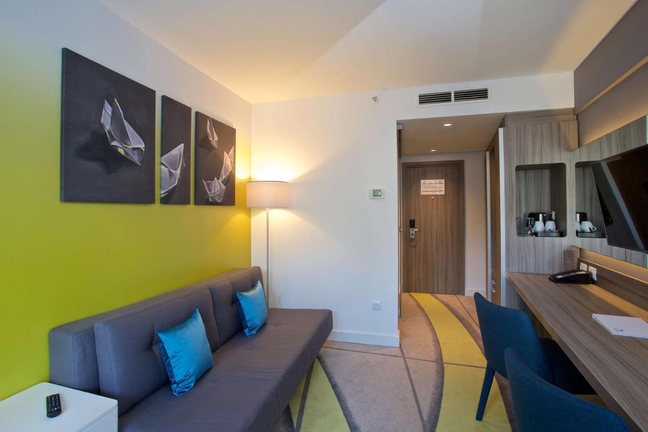 One-Bedroom Suite Balcony,1498627573:JPEG
